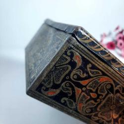Vintage Teneke Metal Kutu, Kare Çiçek Desenli Kutu