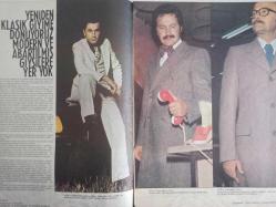 Adam Magazin Dergisi - Eylül 1976 - No:18 - Necmettin Erbakan - Barbra Bernard - 76/77 Erkek Modası haberi - Sinan Bilsel - Kerim Kerimoğlu - Suikastın İçyüzü Tüfekli Bir Adam Var haberi - Piranalar haberi - Sayı Bilim haberi - Anne Marie Alexandra - 45. İzmir Uluslararası Fuarı haberi - Ev Dekorasyon Reklamı - Aksu Kumaş Reklamı fotoğraf ve haberi - Tam Takım Dergi