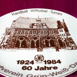 VINTAGE HANDBALL VOLLEYBALL TURNEN 1924-1984 60 JAHRE HATIRA SEPHIA BASKI RESİMLİ AVRUPA FRIESLAND MELITTA GERMANY PORSELEN TABAK