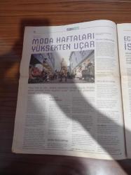 Radikal Tasarım Gazetesi - 27 Eylül 2009 - Sayı 9 - ETMK İstanbul Şube Başkanı Sertaç Ersayın - Bu Bauhaus Bildiğiniz Gibi Değil - Kopenhag Tasarım Haftası - Tuvalet Kağıdıyla Nereye Kadar - Türk Tasarım Danışma Konseyi - Şangay'ın 2010'u  Başka - Gaudi'nin Barcelonası'nda Mimarlık Festivali