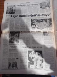 Radikal Gazetesi - 25 Ekim 1998 - Hayyam Garipoğlu'nun Garip İsteği - Başbakan Mesut Yılmaz Fenerbahçeli Değilim Fenerbahçe Hayranıyım - Avrupa Tekvando Şampiyonası - Mert Tuncer - Mafya Adaleti - Nesim Malki Cinayeti - Bülent Ecevit Seçim Maalesef 18 Nisan - Üç Rektöre Türban Vetosu
