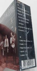 MODERN FOLK ÜÇLÜSÜ BİZİM TEPE KONSERİ İSİMLİ KASET SETİ HINCAL ULUÇ SUNUMUYLA ORİJİNAL SIFIR JİLATİNİNDE ÇOK NADİR