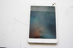 a1432 İPAD TABLET DIS EKRANI KIRIK DETAYLAR ACIKLAMADA  (YENI RAF