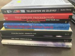 Televizyon ve televizyonculuk seti -7 kitap- televizyon ve izleyici, televizyon programcılığı, video ve film kurgusuna giriş, video kamera fotoğrafçılık ve televizyon yapımcılığı, ekranın öte yüzü, gündem belirleme, televizyonda canlı yayın ve açıköğretim
