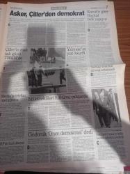 Yeni Yüzyıl Gazetesi - 11 Nisan 1998 - Haluk Levent Artık Özgür - Sen Neymişsin Leonardo Di Caprio  - Michael Jackson 2.7 Milyon Dolar Tazminat Kazandı - El Nino Hortumu ABD'de 42 Can Aldı - Savunma Bakanı İsmet Sezgin Komutanlar Tansu Çiller'den Daha Demokrat - Sultanahmet'te Bomba 9 Yaralı - Şeytan Taşlarken Ölenler Arasında 9 Türk Var