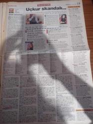 Yeni Yüzyıl Gazetesi - 11 Nisan 1998 - Haluk Levent Artık Özgür - Sen Neymişsin Leonardo Di Caprio  - Michael Jackson 2.7 Milyon Dolar Tazminat Kazandı - El Nino Hortumu ABD'de 42 Can Aldı - Savunma Bakanı İsmet Sezgin Komutanlar Tansu Çiller'den Daha Demokrat - Sultanahmet'te Bomba 9 Yaralı - Şeytan Taşlarken Ölenler Arasında 9 Türk Var