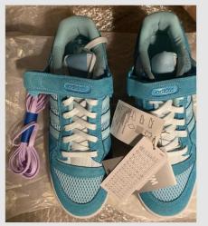 Koleksiyonerler üretimi biten bu ürünü koleksiyonunuza uygun fiyata ekleyebilirsiniz Adidas Forum 84 Low 8K Aqua clear açık mavi EUR 44 UK 9.5   spor ayakkabı 44 numara Yenidir Original kutusundadır. ÜRETİMİ BİTMİŞ NADİR BİR ÜRÜNDÜR !!!