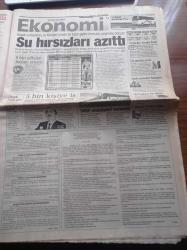 Posta Gazetesi - 18 Kasım 2004 - Mickey Mouse 76 Yaşında - Sedat Peker - Milli Futbolcularımız Sahadan Başları Eğik Ayrıldı - Ersun Yanal - Türkiye Yaşanmaya Değer 50. Ülke - Irak'ta Öldürülen Türk Şoförlerinin Sayısı Dün 65 Oldu - Genç Pamukbank Çok Erken Öldü
