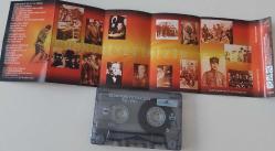 CUMHURİYETİMİZİN 75.YILI MUHTEŞEM KASETİ ORİJİNAL İÇİNDE HARİKA ESERLER VARDIR FOTOĞRAFLARI İLE BANDRÖLLÜ NADİRDİR