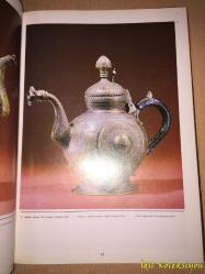 A Song in Metal Folk art of Uzbekistan - Gafur Gulyam Art and Literature Publishers - Rusça , İngilizce Kitap (Özbekistan'ın Metal Halk Sanatında Bir Şarkı)