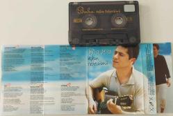 BAHA'NIN AŞKIN TEBESSÜMÜ İSİMLİ KASETİ ORİJİNAL FOTOĞRAFLARI İLE BANDRÖLLÜ NADİRDİR