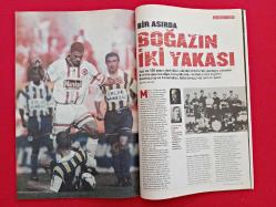 Four Four Two - 22 Ekim 2009 - Galatasaray & Fenerbahçe - Futbol Bayramı - Kapak: Servet Çetin, Semih Şentürk