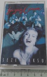 SEZEN AKSU'NUN DÜĞÜN VE CENAZE İSİMLİ KASETİ NOSTALJİ ORİJİNAL FOTOĞRAFLARI İLE BANDRÖLLÜ MUHTEŞEM NADİRDİR