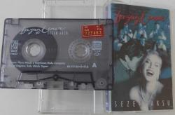 SEZEN AKSU'NUN DÜĞÜN VE CENAZE İSİMLİ KASETİ NOSTALJİ ORİJİNAL FOTOĞRAFLARI İLE BANDRÖLLÜ MUHTEŞEM NADİRDİR