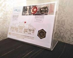 TBMM AÇILIŞI'NIN 100. YILI FDC İlk Gün Zarfı VE BÜYÜK TAARRUZ'UN 100.YILI Hatıra Parası ÇİL 1 TL RESİMDEKİ ÜRÜN GÖNDERİLECEKTİR (PLEKSİGLASS SERGİLEME STANDI İLE GÖNDERİLECEKTİR)