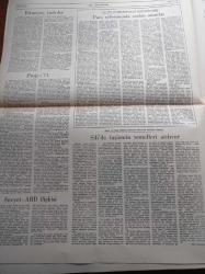 Yeni Ortam Gazetesi - 4 Ekim 1973 - Kemal Bisalman - İlhami Soysal - Tektaş Ağaoğlu - Mustafa Ekmekçi - Oya Baydar - Feyzi Yüksel - Hasan İzzettin Dinamo - Bir Demet Menekşe'nin Galasına Kartal Tibet Ve Kadir İnanır Katıldı - Türkiye Barolar Birliği Genel Başkanı Profesör Faruk Erem - Bülent Ecevit - Milli Selamet Partisi Genel Başkanı Süleyman Arif Emre - Türkiye İşçi Partisi