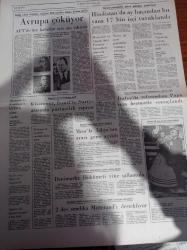 Yeni Ortam Gazetesi - 15 Mayıs 1974 - Kemal Bisalman - İlhami Soysal - Mustafa Ekmekçi - Oya Baydar - Uğur Mumcu - Doktor Osman Nuri Koçtürk - Şampiyon Kulüpler Finali Bayern Münih İle Atletico Madrid - Afet Ilgaz'ın Çeribaşı Abdullah'la İdamlık İsmail'i Yayınlandı - Aydın Çetinbostanoğlu - 141 142 . Maddeler Af Dışı Kaldı Hükümetin İstifası Bekleniyor - Uludere'de Halka Jandarma Baskısı Yapıldığı Açıklandı - Sol Yayınları Sahibi Muzaffer Erdost'un Cezası 37,5 Yıl Oldu