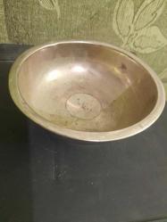 YUNANCA YAZILI DAMGALI AYAKLI BAKIR ŞEKERLİK 16 CM ÇAP