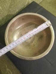 YUNANCA YAZILI DAMGALI AYAKLI BAKIR ŞEKERLİK 16 CM ÇAP
