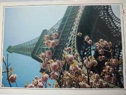 ŞEHİR KARTPOSTALI-FRANSA/PARİS EYFEL KULESİ AŞAĞIDAN GÜNDÜZ GÖRÜNTÜSÜ,ARKASINA YAZILMAMIŞ, RENKLİ, 11 X 15 CM EBADINDA-1950'LER, 1960'LAR, 1970'LER, 1980'LER