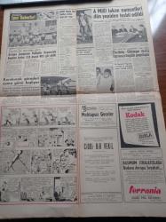 Hürriyet Gazetesi - 25 Ekim 1960 - Yassıada Duruşmasında Altıncı Gün - 6 7 Eylül Muamması Çözülüyor - Köpek Davası - Celâl Bayar - Adnan Menderes - Divan Başkanı Salim Başol - İsmet İnönü Cumhuriyet Senatosu Tabii Üyesi - Hasan Polatkan - Cemal Gürsel Nifakçılara Dikkat Ediniz - Kur'anın Tercümesi