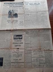 Cumhuriyet Gazetesi - 27 Aralık 1960 - İsmet Uluğ Fenerbahçe Takımında Gençlere Yer Verilecek - Galatasaray da Etilerde Daimi Kamp Açtı - Haftanın Ası Ahmet Özacar - Ankara'da Nezarete Alınanların Sayısı 65 Büyük Çoğunluğu Demokrat Partili - 147'ler Bu Hafta İçinde Üniversiteye Dönüyorlar - Altemur Kılıç Radyo Davasında Beraat Etti - Ata'nın Anıtına Bomba Atan Şahıs Yakalandı - Cemal Gürsel Kurucu Meclis'e Behçet Kemal Çağlar'ı Da Seçti - Yeni Maliye Bakanı Kemal Kurdaş - Milli Birlik Komitesi