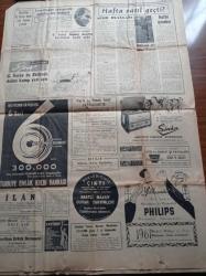 Cumhuriyet Gazetesi - 27 Aralık 1960 - İsmet Uluğ Fenerbahçe Takımında Gençlere Yer Verilecek - Galatasaray da Etilerde Daimi Kamp Açtı - Haftanın Ası Ahmet Özacar - Ankara'da Nezarete Alınanların Sayısı 65 Büyük Çoğunluğu Demokrat Partili - 147'ler Bu Hafta İçinde Üniversiteye Dönüyorlar - Altemur Kılıç Radyo Davasında Beraat Etti - Ata'nın Anıtına Bomba Atan Şahıs Yakalandı - Cemal Gürsel Kurucu Meclis'e Behçet Kemal Çağlar'ı Da Seçti - Yeni Maliye Bakanı Kemal Kurdaş - Milli Birlik Komitesi
