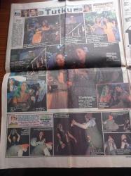 Hürriyet Kelebek Gazetesi - İhsan Yüce - Hülya Sözer - Hülya Avşar - Füsun Önal - Yüksel Uzel - Hangi Ünlü Yılbaşında Nerede - Necla Nazır -Ferdi Özbeğen - Halikarnas Balıkçısı - Necati Cumalı'nın Öç İsimli Öyküsünden Tutku Foto Roman - Kenan Kalav - Meral Orhonsay