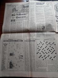 Hürriyet Kelebek Gazetesi - İhsan Yüce - Hülya Sözer - Hülya Avşar - Füsun Önal - Yüksel Uzel - Hangi Ünlü Yılbaşında Nerede - Necla Nazır -Ferdi Özbeğen - Halikarnas Balıkçısı - Necati Cumalı'nın Öç İsimli Öyküsünden Tutku Foto Roman - Kenan Kalav - Meral Orhonsay