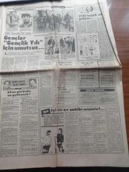 Hürriyet Kelebek Gazetesi - İhsan Yüce - Hülya Sözer - Hülya Avşar - Füsun Önal - Yüksel Uzel - Hangi Ünlü Yılbaşında Nerede - Necla Nazır -Ferdi Özbeğen - Halikarnas Balıkçısı - Necati Cumalı'nın Öç İsimli Öyküsünden Tutku Foto Roman - Kenan Kalav - Meral Orhonsay