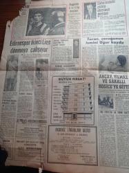 Milliyet Gazetesi -  4 Ekim 1969 - Alparslan Türkeş Hitler'e Özenmiyorum - Alevi'lere Küfrediliyor - Sahalardaki Çirkin Olaylara Paydos - İsmail Akçay Maraton Koşu İçin Kosice'ye Gitti - Süleyman Demirel Islahata İhtiyaç Var - - Halit Çapın - 6 Öğrenci Birliği Yargıtay'a Gidiyor - Von Braun Ay'da - Kemal Bisalman - Atina Cuntaya Karşı Direnme Şiddetlendi - Abdi İpekçi