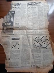 Milliyet Gazetesi - 23 Kasım 1969 - Fikret Kızılok - Suna Artun - Engin Örge - Burhan Felek Recebin Kahvesi Köşe Yazısı - En Çok Sevilen Melodiler - Barış Manço - Neşe Karaböcek - Artık Sevmeyeceğim Plak - Engin Arman - Ayten Alpman - En Çok Sevilen Yerli Topluluklar - En Çok Sevilen Yabancı Şarkıcılar