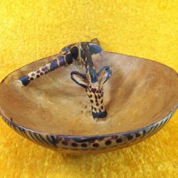 VINTAGE YEKPARE AĞAÇ EL OYMA EL BOYAMA SU İÇEN ZÜRAFA KULPLU AFRİKA AHŞAP KASE KUPA