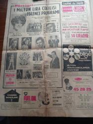 Hürriyet Gazetesi - 17 Aralık 1969 -Büyük Sesler Balet Plaklarında reklamı-Zeki Çetin -Orhan Boran-Türk Ticaret Bankası reklamı-Serpil Örümcer-Ayfer’i-Esin Avşar-Gaskonyalılar gazinosu-Casino de Paris reklamı-Spor ve Sergi Salonu- Ankara Pazarı,yeni Şişli Mağazası 28 Aralık Cumartesi açılıyor reklamı-Berec Pilleri reklamı-Beşiktaş Milev'i Azletmege Niyetli - Akdeniz Oyunları Tehlikeye Düştü - Faruk Ilgaz - 1 Milyon Çekilişli Eğlence Programı - Berkant - Mediha Demirkıran - Durul Gence 10 Orkestrası - Ateş Böcekleri - Erkan Yolaç - Müthiş Türk Esat Selçuk Yazıyor - Kanada Seks Cenneti Danimarka'yı Bile Geçti - Türkiye İş Bankası - Elvan Gazoz