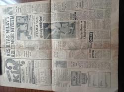 Hürriyet Gazetesi - 17 Aralık 1969 -Büyük Sesler Balet Plaklarında reklamı-Zeki Çetin -Orhan Boran-Türk Ticaret Bankası reklamı-Serpil Örümcer-Ayfer’i-Esin Avşar-Gaskonyalılar gazinosu-Casino de Paris reklamı-Spor ve Sergi Salonu- Ankara Pazarı,yeni Şişli Mağazası 28 Aralık Cumartesi açılıyor reklamı-Berec Pilleri reklamı-Beşiktaş Milev'i Azletmege Niyetli - Akdeniz Oyunları Tehlikeye Düştü - Faruk Ilgaz - 1 Milyon Çekilişli Eğlence Programı - Berkant - Mediha Demirkıran - Durul Gence 10 Orkestrası - Ateş Böcekleri - Erkan Yolaç - Müthiş Türk Esat Selçuk Yazıyor - Kanada Seks Cenneti Danimarka'yı Bile Geçti - Türkiye İş Bankası - Elvan Gazoz