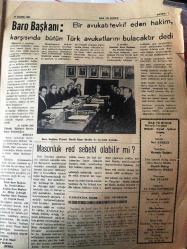 İSTANBUL HAK Ve HUKUK  GAZETESİ  ADALET MÜLKÜN TEMELİDİR YEREL TAŞRA BASINI - 27 KASIM 1967 YIL :6 SAYI:36 Baro Başkanı : Bir Avukat tevkif eden hakim karşısında bütün Türk avukatlarını bulacaktır dedi - Ferruh Dereli 'nin  Masonluğu  Baro  Başkanlığına  Mani Midir ?- Sivri Sakallı Athenogoras  Efendi - Özel  Okular  Devletleştirilmeli  - Gazetemiz  PTT Aleyhinde Dava Açtı - Ankara Hukuk Fakültesi  - Ferruh Bozbeyliye Çekilen  Telgraf - Adalet Bakanı H. Dinçer  Üsküdar da - Genç Avukatlara Kredi  Verilecek -  Temyiz Mahkemesine  Atanan Son 30  Üye Ne Yapıyor  ?- Paris 'ten Notlar - Baronun Parası Ve Lokali -Sırrı  Coşkun Erzurum dan Bildiriyor - Mösye Claude Lussan İstanbul 'a Davet Edilecek -Masonluk  Red Sebebi  Olabilir mi ? -Her Geçen Gün İsrail Aleyhine İşlemektedir - Rodos ve İngiltere -
