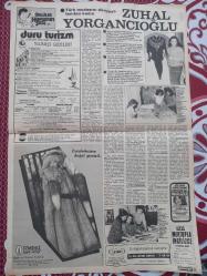 Haftanın Sesi Haftalık Magazin ve Siyasi Aktüalite Gazetesi önlü arkalı 2 sayfa Müjde Ar-Sezer Güvenirgil-Sezen Aksu-Gönül Yazar-Talat Bulut-Müzeyyen Senar kızı Feraye-Erol Ergüner-Kuzey Vargın-Türk Modasını Dünyaya Tanıtan Kadın Zuhal Yorgancıoğlu-Duru Turizm-İzmirli Kürk-Yeni Karamürsel reklamı 36*56cm