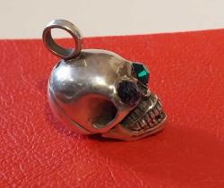 Gümüş Kurukafa Kolye Ucu.. 2 x 3,5 cm. 16,48 gram..