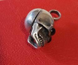 Gümüş Kurukafa Kolye Ucu.. 2 x 3,5 cm. 16,48 gram..