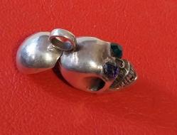 Gümüş Kurukafa Kolye Ucu.. 2 x 3,5 cm. 16,48 gram..