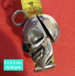 Gümüş Kurukafa Kolye Ucu.. 2 x 3,5 cm. 16,48 gram..