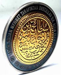 FATİH SULTAN MEHMET TARAFINDAN BASTIRILAN İLK PARA DARPHANE HATIRA ALTIN-VE GÜMÜŞ KAPLAMA MADALYON KADİFE KUTUDA