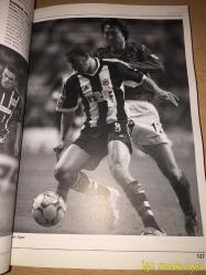 THE PFA FOOTBALLER'S WHO'S WHO - Barry J. Hugman - Queen Anne Press - İngilizce Kitap (PFA FUTBOLCULARI KİMDİR)