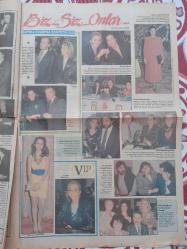 Haftanın Sesi Haftalık Magazin ve Siyasi Aktüalite Gazetesi önlü arkalı 12 sayfa 3 Kasım 1989 Seren Serengil-Öztürk Serengil-Nevin Teoman-Mustafa Yücedağ-Meral Orhonsay-Elia Jazan-Juliette Binoche-Ömer Karacan-Makyaj-Güzide Kasacı-Yunus Bülbül-Deniz Türkali-Füsun Önal-Türkan Şoray-İbrahim Tatlıses-Sezen Aksu-Selma Poyraz-Müjdat Gezen-Gökmen-Cenk Koray-Cem Cahit-Meral Oğuz-Dündar Uluğkay-Serpil Benay-Tarık Akan-Neslihan Yargıcı-Erkan Özarman-Nil Bural-Sibel Egemen-İnci Aksoy-Kenan İpekçi-Nesligül Atasagun-Sema Ali Ramazanoğlu-Seniha Turgut Koşar-Nevzat Ayaz-İhsan Şentürk-Ziver Zıllı- 36*56cm