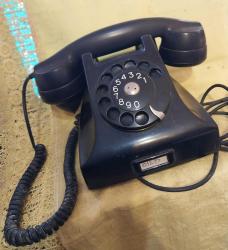 Çevirmeli Telefon, ERICSSON LM  BAKALİT MASA ÜSTÜ ÇEVİRMELİ TELEFON - ( Çok Temiz Durumda, Ağize de Küçük bir Çıtı var.) - Made SWEDEN /İsveç Üretimi.