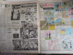 Sarmaşık Pazar Magazin Aktüalite Fotoroman Gazetesi - 10 Temmuz 1977 - Tina Darby - Sibel Egemen - Tatlı Rüya:Turizm haberi - Yaşar Eyice - Kadın Dünyası haberi - İhsan Alyanak - Aydın Erten - Hüsnü Kaftan - Ömer Çetinkaya - Halil Tataş - Ali Poyrazoğlu - Nurhayat Tunbar - Ramazan Balcı - Elvan Sındır - Halil Altınbaş - Hüsniye Zeytindağ - Güneş ve Makyaj haberi - Oyun Bileti haberi - Mehmet Seyda - Çılgın Amanda - Uzay Yolu Çizgi Romanı - Tolga Dişi Panter Çizgi Romanı - Abdullah Turhan - Erdal Köprülü - Vehbi Dirim - Erdoğan Erdem - Hasan Akyol - Ahmet Orhan Döşemeciler - Semra Topel - Ahmet Kurum - İlanlar Bölümü - Elektroni Beyinli Çocuk haberi - Mehmey Seyda - Hazreti Ali fotoromanı - Suat Yalaz - Mektuptaki Kader çizgi romanı - Laila Regazzi - Roberto Predolin - Luis La Torre - Gülelim Çizgi Romanı - Güngörmez Dursun - Neco - Oya German - Mc Millan - Esen Ünür - Barnaby Jones - Farrah Fawcett Majors - Biyonik Zühtü çizgi Romanı - Celal Kandemiroğlu çizgi romanı - Tam Takım Gazete