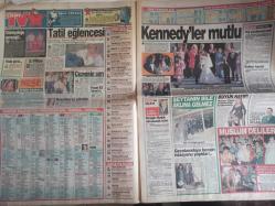 Gün Gazetesi - 24 Ekim 1993 - Paşa Aydın - Deniz Baykal - Mehmet Gazioğlu - Tuğgeneral Aydın - Tansu Çiller - Cevdet Selvi - Meriç Köyatası - Cindy Crawford - Can Pulak - Engin Ardıç - Şevket Okant - Ünal Erkan - Barış Manço - Ayşe Gruda - Aykut Oray - Selda Bağcan - Esmeray - Kamil Sönmez - Mine Koşan - Nejat Alp - Elif Ilgaz - John Frank Kennedy - İlker Sarıer - Sylvia Weinstock - Lütfü Oflaz -  Müslüm Gürses - Reşo Ağa Çizgi Romanı - Süleyman Gök - Leyla Melek - James Coburn - Kraliçe Elizabeth - Prenses Diana - Aydın Güven Gürkan - Cevdet Selvi - Necati Zincirkıran - Şahin Aydın - Bülent Aydın - Nazan Aydın - Şakir Süter - Celal Toprak - Canan Orbay - Şevket Yalaz - Mahsun Kırmızıgül - Dick Tracy - Pembe Yıllar - Silahların Kanunun - Bizim Mahalle - Yıldız Savaşları çizgi romanı - A Milli Futbol Takımı - Aykut Kocaman - Şenol Güneş fotoğraf ve haberi - Tam Takım Gazete