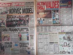 Gün Gazetesi - 24 Ekim 1993 - Paşa Aydın - Deniz Baykal - Mehmet Gazioğlu - Tuğgeneral Aydın - Tansu Çiller - Cevdet Selvi - Meriç Köyatası - Cindy Crawford - Can Pulak - Engin Ardıç - Şevket Okant - Ünal Erkan - Barış Manço - Ayşe Gruda - Aykut Oray - Selda Bağcan - Esmeray - Kamil Sönmez - Mine Koşan - Nejat Alp - Elif Ilgaz - John Frank Kennedy - İlker Sarıer - Sylvia Weinstock - Lütfü Oflaz -  Müslüm Gürses - Reşo Ağa Çizgi Romanı - Süleyman Gök - Leyla Melek - James Coburn - Kraliçe Elizabeth - Prenses Diana - Aydın Güven Gürkan - Cevdet Selvi - Necati Zincirkıran - Şahin Aydın - Bülent Aydın - Nazan Aydın - Şakir Süter - Celal Toprak - Canan Orbay - Şevket Yalaz - Mahsun Kırmızıgül - Dick Tracy - Pembe Yıllar - Silahların Kanunun - Bizim Mahalle - Yıldız Savaşları çizgi romanı - A Milli Futbol Takımı - Aykut Kocaman - Şenol Güneş fotoğraf ve haberi - Tam Takım Gazete