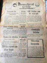 AMASYA  DEMOKRAT ŞEHİR GAZETESİ  YEREL TAŞRA BASINI- 26 OCAK 1959 SAYI :508  YIL :2 -Dünyanın  bir tarafından  da müthiş sıcaklar  hüküm sürüyor - Ucuz ekmek satışı  yasak edildi- Manisa da öğleden  önce et  satışı yasak - 250 lira rüşvet için  10 ay hapis  yatacak -Akisin Mesül  Müdürü  Cezalandırıldı -CHP Fatih 'te yeni  bir ocak açtı -Altındağ da İstifalar -15 günlük evli çift zehirlendi -Amerika da Tayfun  ve  Su Baskını - Geri  alınan İkramiye  - Kadın mahkumlara okuma  yazma  öğretiliyor -