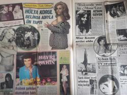 Haftasonu Foto Magazin Gazetesi - 16-22 Ağustos 1974 - Sayı:76 - Aysun Güven - Hülya Korul - Jale Sözen - Hayri Şahin - Gülden Karaböcek - Yeşilçam'da Yeni Bir Mona Lisi - Aysun Güven - Zeki Müren - Şerefli ve Mutlu Gece haberi - Filiz Akın - Mine Koşan - Tarık Akan - Ayhan Işık - Fahri Atabey - Nesrin Sipahi - Necmi Tanyolaç - Ergun Öztuna - Turgut Akyüz - Yeşim Tan - Sevda Ferdağ - Nisa Serezli - Aytaç Arman - Ahmt Arkan - Necla Nazır - Hamiyet Yüceses - Coşkun Sabah - Ali Çetinkaya - Yıldırım Bora - Ayla Özcan - Fatma Girik - Salih Güney - Ümit Tokcan - Türkan Şoray - Rauf Denktaş - Fantoma Kemal - Basketbolcuların Balosu haberi - Suç Bende Değildir haberi - İzmir Fuara Hazır haberi - Leyla Çelikörs - Orhan Boran - İbrahim Kerimol - Zeynep Cinisli - Nükhet Ercan - İbrahim Asman - ORhan Tunçöz - Mustafa Erenoğlu - Mine Mutlu - Tunç Oral fotoğraf ve haberi - Tam Takım Gazete